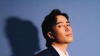 Vidi Aldiano curhat banyak orang yang menanyakan soal berat badannya. Hal tersebut karena dirinya terlihat kurus. Foto: Instagram @vidialdiano