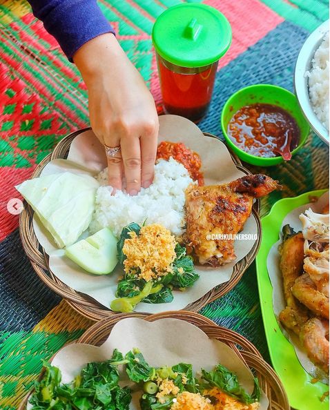 Wajib Mampir!  5 Tempat Makan Ayam Halal di Solo yang Populer Enaknya