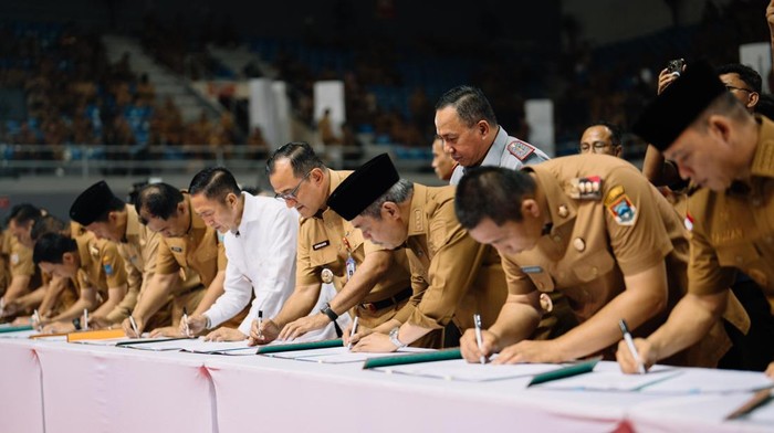 Wali Kota Palembang Ratu Dewa menghadiri kegiatan peluncuran koperasi merah putih di Sumsel