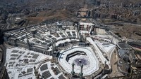 Pemerintah Arab Saudi secara resmi mengumumkan bahwa Hari Arafah, yang menjadi puncak pelaksanaan ibadah haji, akan jatuh pada Kamis, 5 Juni 2025. Pada hari tersebut, jutaan jemaah haji akan berkumpul di Padang Arafah untuk melaksanakan Wukuf, yaitu berdiam diri sambil memperbanyak doa, zikir, dan istighfar. ANTARA FOTO/Andika Wahyu