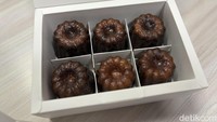 Canele buatan Le Meridien Jakarta ini merupakan menu terbatas sehingga harus dipesan minimal H-1 sebelum pengiriman. Ada rasa cokelat dan original dari harga Rp 24.000. Foto: detikFood