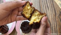Untuk rasanya, kue canele buatan Don Bake Shop sedikit lebih manis. cocok untuk jadi teman minum kopi atau teh. Foto: detikFood