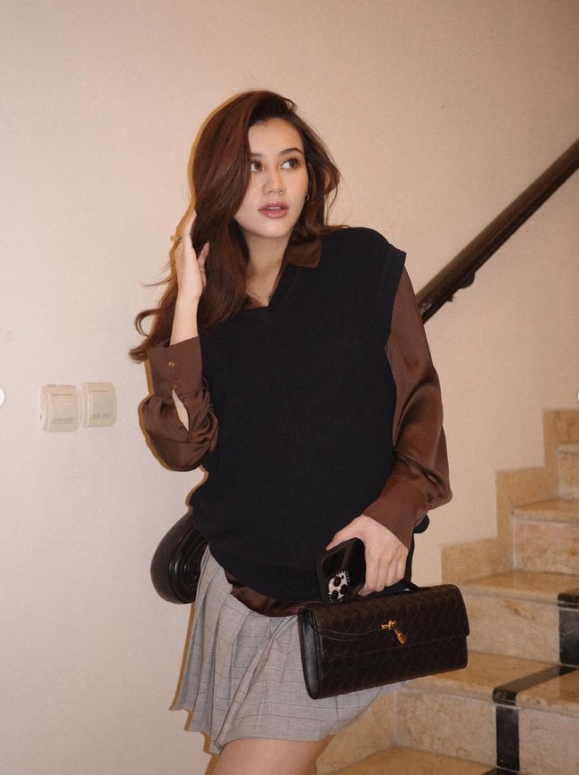 Di foto tersebut diketahui Aaliyah tengah hamil 35 minggu. Meski demikian banyak yang menyebut penampilannya bak gadis. “Gemes banget kayak anak gadis aja,” komentar salah seorang netizen. “Bumil tp berasa masih gadis aja,” komentar lain. Foto: Instagram/@aaliyah.massaid