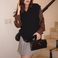 Di foto tersebut diketahui Aaliyah tengah hamil 35 minggu. Meski demikian banyak yang menyebut penampilannya bak gadis. “Gemes banget kayak anak gadis aja,” komentar salah seorang netizen. “Bumil tp berasa masih gadis aja,” komentar lain. Foto: Instagram/@aaliyah.massaid