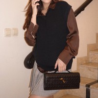 Dalam keterangan unggahannya Aaliyah mengungkapkan jika gayanya itu terinspirasi dari karakter dalam film Clueless, Cher Horowitz. Meski tengah hamil tua namun ia justru terlihat makin cantik dan menawan. Foto: Instagram/@aaliyah.massaid