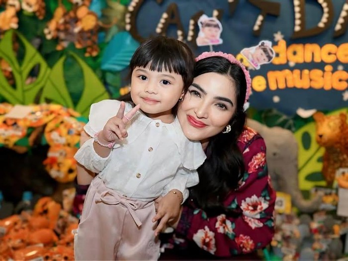 Dukungan KD dan Ashanty lihat Ameena tampil di acar asekolah.