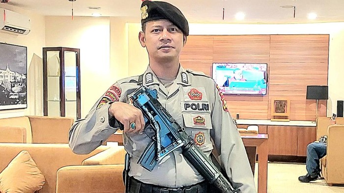Anggota Polresta Pekanbaru, Bripa Agus Budiadi menangkap maling motor di Pekanbaru, Riau sambil bonceng anak.