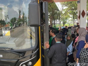 Penumpang Trans Jatim Mojokerto-Sidoarjo Membludak, Rela Tunggu 2 Jam