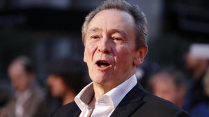 Aktor Paul Whitehouse bakal meranin Argus Filch, si Squib penjaga Sekolah Sihir Hogwarts. Fun fact, dia pernah main di film Harry Potter and the Prisoner of Azkaban (2004) sebagai Sir Cadogan, salah satu karakter lukisan bergerak di Hogwarts. (Foto: AFP/TOLGA AKMEN)