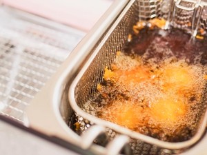 Cara Mudah Mengenali Makanan Menggunakan Minyak Babi