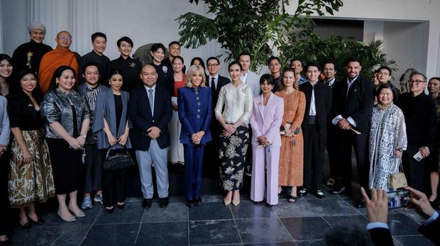 Gaya Brigitte Macron ke Museum Nasional Gaya Brigitte Macron ke Museum Nasional
