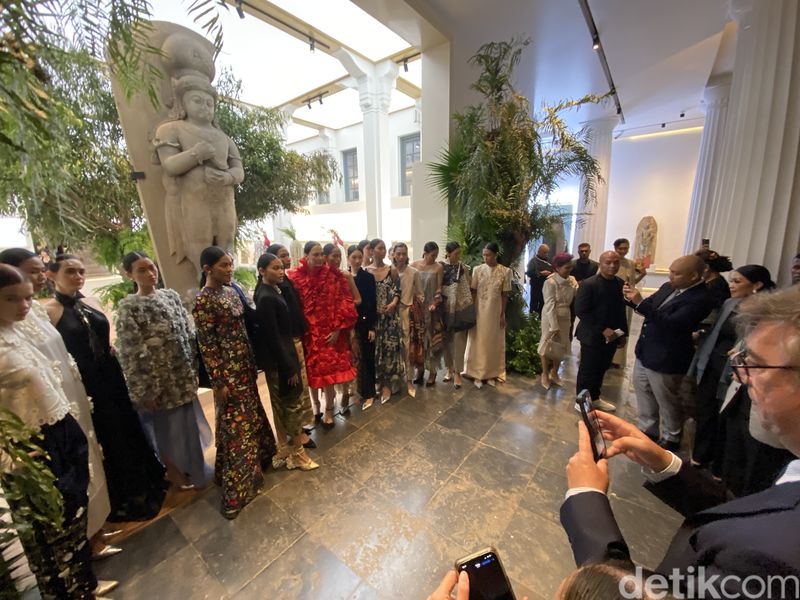 Pameran L'Art Botanique du Paradis yang digelar Didit Hediprasetyo di Museum Nasional untuk menyambut Ibu Negara Prancis Brigitte Macron.