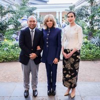 Kebaya modern dengan potongan ramping, dress batik dalam palet warna cerah, hingga tenun kontemporer menjadi pilihan utamanya.  (Foto: Dok. Kemenpar RI)