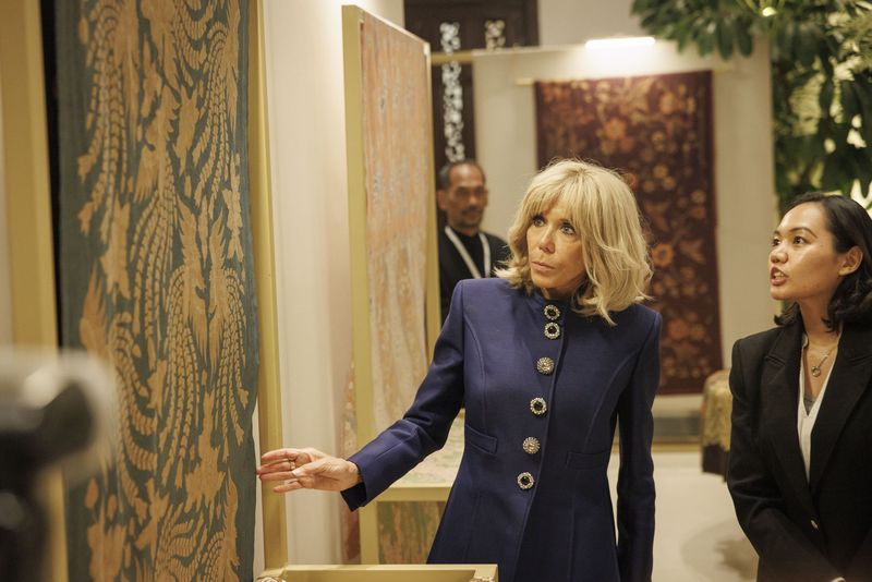Pameran L'Art Botanique du Paradis yang digelar Didit Hediprasetyo di Museum Nasional untuk menyambut Ibu Negara Prancis Brigitte Macron.