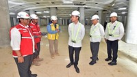 Kemudian, kunjungan dilanjutkan ke lokasi pembangunan Universitas Gunadarma, yang berada dalam tahap awal dengan progres 25%. Kampus ini akan menjadi bagian dari pengembangan ekosistem pendidikan tinggi di IKN. Dok. Agus Suparto