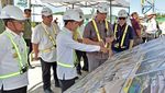 Gaya Gibran Blusukan Cek Proyek Istana Wapres-Tol IKN