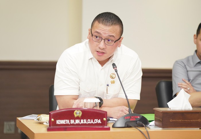 Anggota DPRD DKI Jakarta, Fraksi PDI Perjuangan Hardiyanto Kenneth Mengkritik Kinerja UPT Parkir Dinas Perhubungan DKI Jakarta Dalam Mengelola Parkir On Street Di Jakarta.