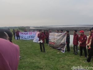 Mahasiswa IMM Sidoarjo Gelar Aksi di Diatas Tanggul Lumpur Lapindo