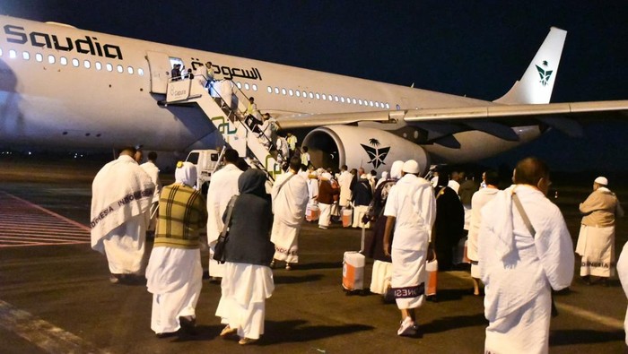 Jemaah haji kloter terakhir embarkasi Palembang bertolak ke Tanah Suci.