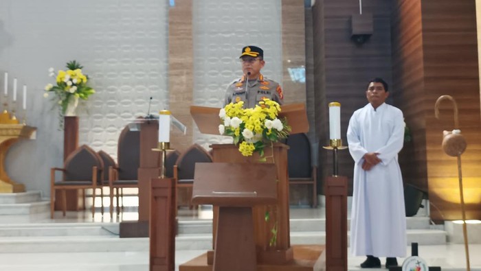 Kapolres Jakut Kombes Ahmad Faudy mengecek Ibadah Kenaikan Yesus Kristus di Gereja Kim Tae Gon, Kelapa Gading