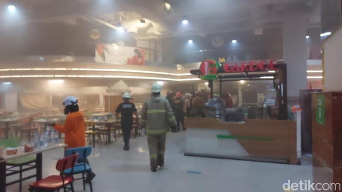 Kebakaran di Foodcourt Solo Grand Mall, Kota Solo, Kamis (29/5/2025) malam.