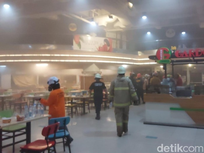 Kebakaran di Foodcourt Solo Grand Mall, Kota Solo, Kamis (29/5/2025) malam.