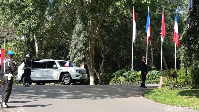 Kendaraan rombongan Presiden Prabowo dan Emmanuel Macron tiba di Candi Borobodur, Kamis (29/5/2025).