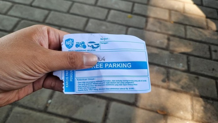 Kondisi area parkir RSUD Tangerang Selatan yang kini tak lagi dikuasai ormas Pemuda Pancasila (PP). (Taufiq/detikcom)