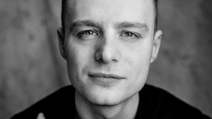Luke Thallon digaet memerankan Quirinus Quirrell. Di film dan buku pertama Harry Potter, Quirrell memegang peran penting dalam cerita. Luke sebelumnya pernah main di The Favorite (2018). (Foto: dok. United Agents)