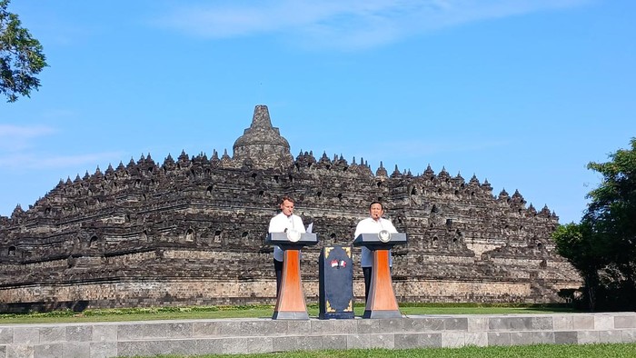 Macron dan Prabowo di Candi Borobudur (Eva Savitri/detikcom)