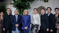 Diselenggarakan di Museum Nasional Indonesia, pameran unik itu mengubah tempat bersejarah menjadi lima ruangan yang berbeda, dikuratori secara artistik dengan menampilkan kerajinan Indonesia yang beragam kerajinan, kekayaan botani, dan kepekaan desain. Setiap ruangan mencerminkan sebuah narasi puitis, yang dibentuk oleh warisan budaya dan alam negara, melalui tekstil, mode, desain interior, patung, dan seni rupa. (dok. Birkom Kemenpar)