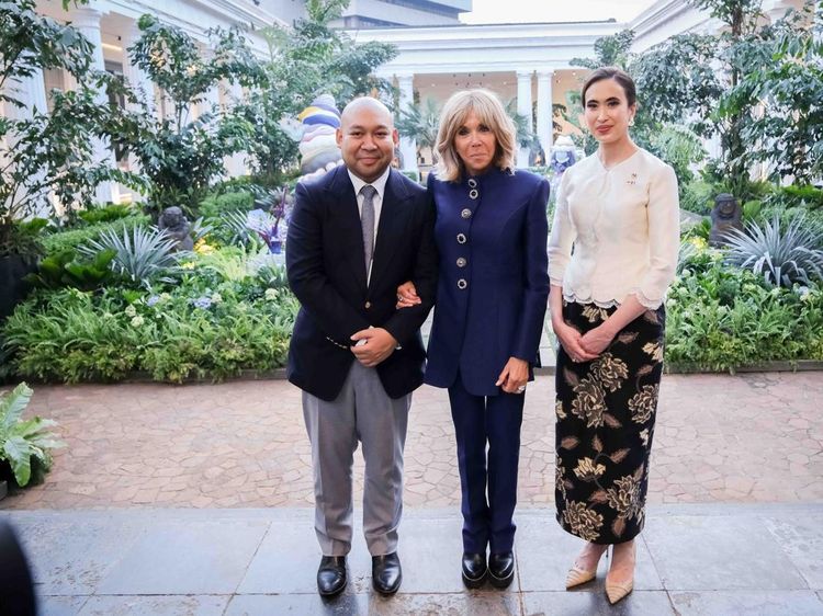 Potret Menpar Widiyanti Bersama Ibu Negara Prancis di Museum Nasional