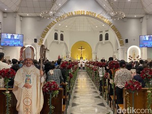 Momen Misa Kenaikan Yesus Kristus di Katedral Semarang