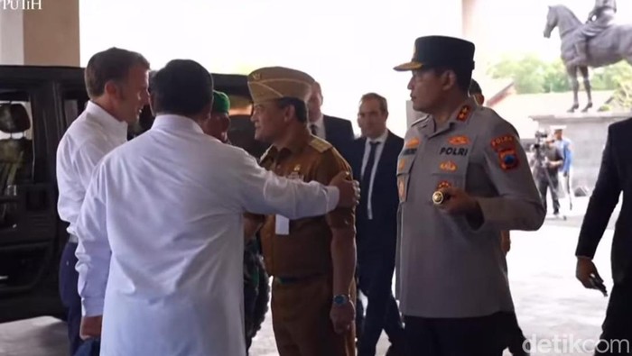 Momen akrab Prabowo dan Ahmad Luthfi di hadapan Macron, Akmil, Magelang, Kamis (29/5/2025).