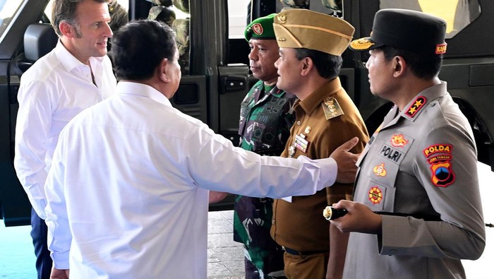 Momen keakraban Prabowo dengan Gubernur Jateng Ahmad Luthfi di hadapan Macron (BPMI Setpres)