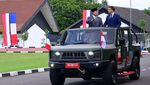 Potret Prabowo-Macron Naik Maung di Akmil Magelang