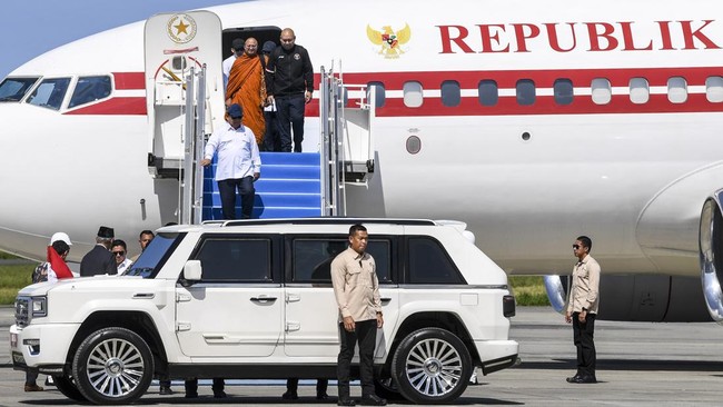 Momen Prabowo Tiba di YIA Jelang Kunjungan Macron ke Amil dan Borobudur