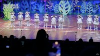 Adzam kok asyik joget sambil balik badan sendirian? Melihat tingkah Adzam, Sule dan Nathalie terbahak. Mereka menilai Adzam punya bakal melucu. Foto: dok. Capture Channel YouTube Nathalie Holscher