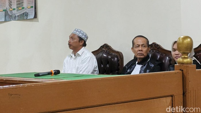 Oknum ASN Pemprov Sulbar bernama Manggabarani, terdakwa kasus uang palsu di PN Sungguminasa Gowa.