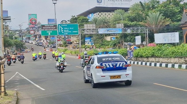 Ulah Mobil di Puncak: Terobos One Way hingga Tabrak Polisi