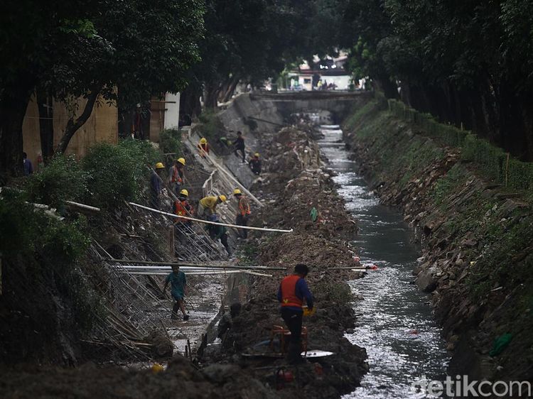 Perbaikan Turap Kali Minangkabau Jaksel untuk Antisipasi Longsor