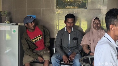 Perempuan di Probolinggo minta perlindungan polisi usai dituduh dukun santet hingga rumahnya sempat dilempari bondet atau bom ikan.