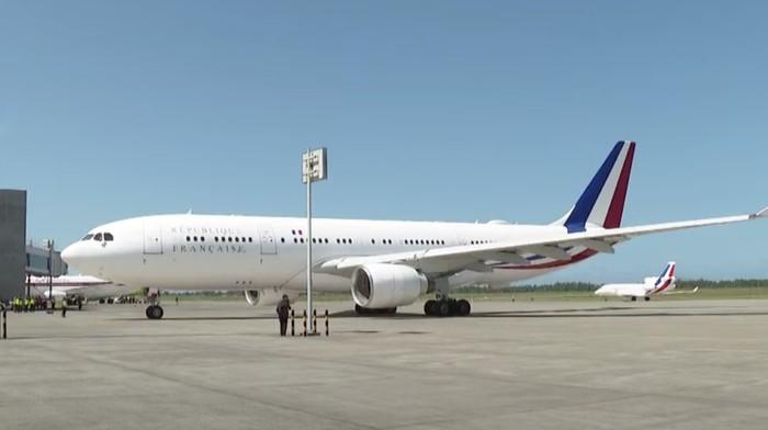 Pesawat Presiden Prancis di YIA Presiden Prancis Emmanuel Macron dan rombongan mendarat di Bandara Internasional Yogyakarta.