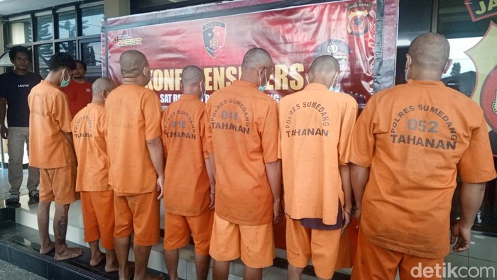 Polisi amankan premanisme berkedok jual air mineral di Sumedang.