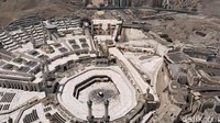 Berada di ketinggian 601 meter, pengunjung dapat melihat hamparan Masjidil Haram. Masjid terbesar di dunia ini tampak indah dan megah. Foto: Haris Fadhil/detikcom