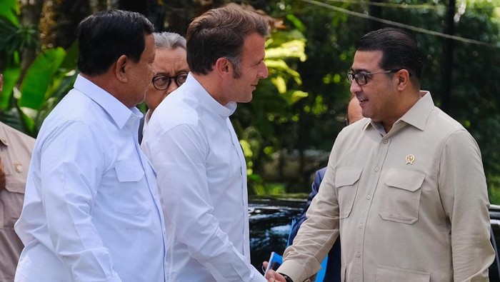 Presiden Prancis Emmanuel Macron mengunjungi Candi Borobudur di Kab. Magelang, Jawa Tengah.