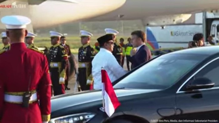 Prabowo Lepas Macron di Bandara YIA