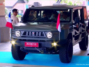 Video: Prabowo Sopiri Macron Naik Maung saat Tiba di Akmil Magelang