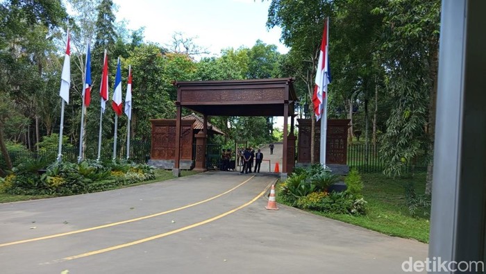 Suasana di kawasan Candi Borobudur, Magelang, jelang kedatangan Presiden RI Prabowo Subianto dan Presiden Prancis Emmanuel Macron, Kamis (29/5/2025).