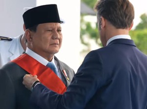 Prabowo Terima Penghargaan Grand Croix de la Legion dHonneur dari Macron